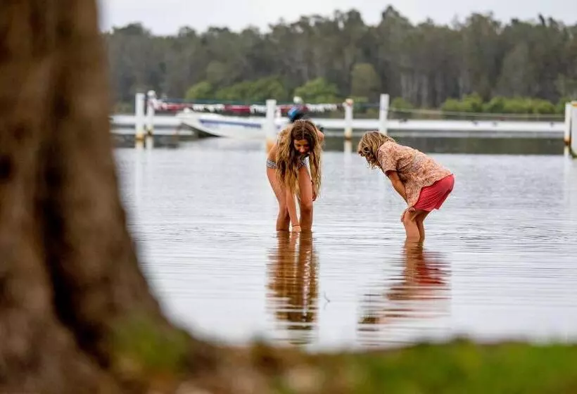 리조트 Lakeside Forster Holiday Park And Village