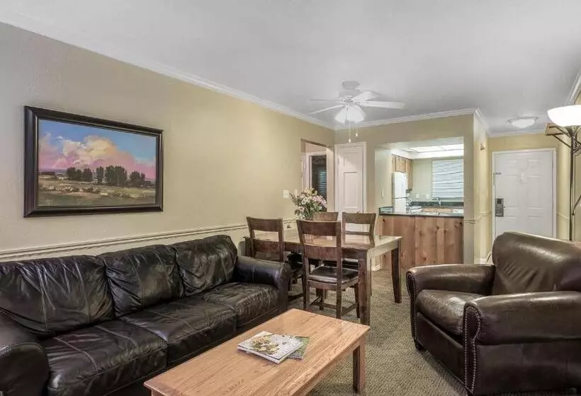 استراحتگاه Sweetwater Lift Lodge