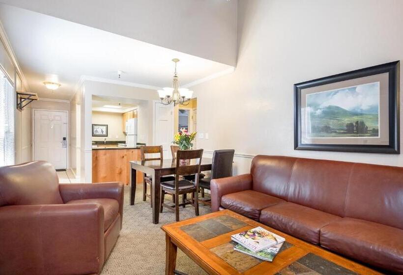 استراحتگاه Sweetwater Lift Lodge