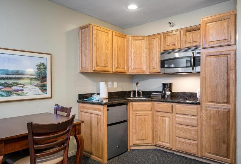 استراحتگاه Sweetwater Lift Lodge