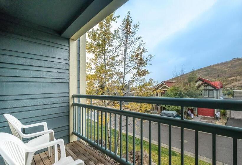 استراحتگاه Sweetwater Lift Lodge