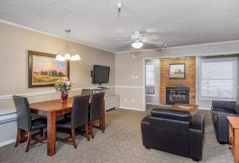 استراحتگاه Sweetwater Lift Lodge