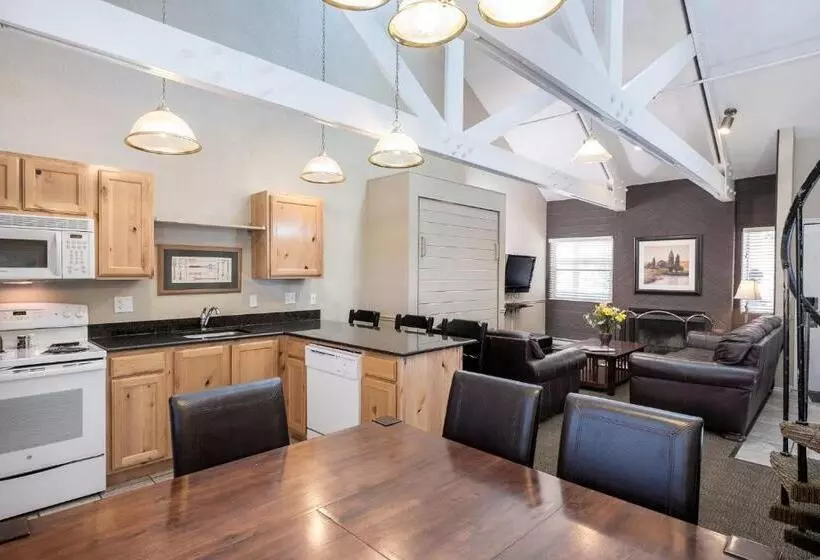 استراحتگاه Sweetwater Lift Lodge