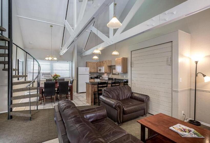 استراحتگاه Sweetwater Lift Lodge