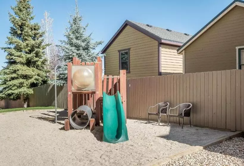 استراحتگاه Sweetwater Lift Lodge