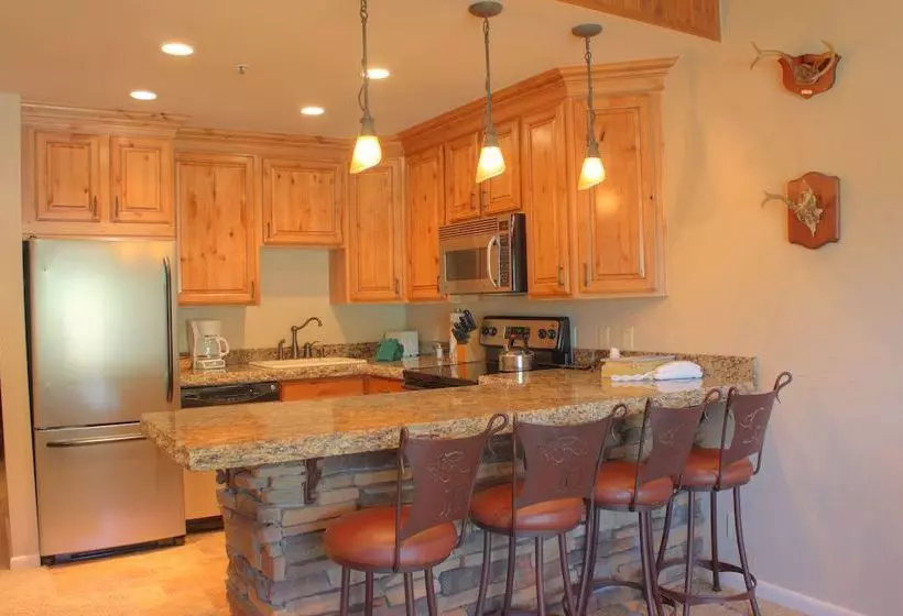 The Lodge At The Mountain Village By All Seasons Resort Lodging