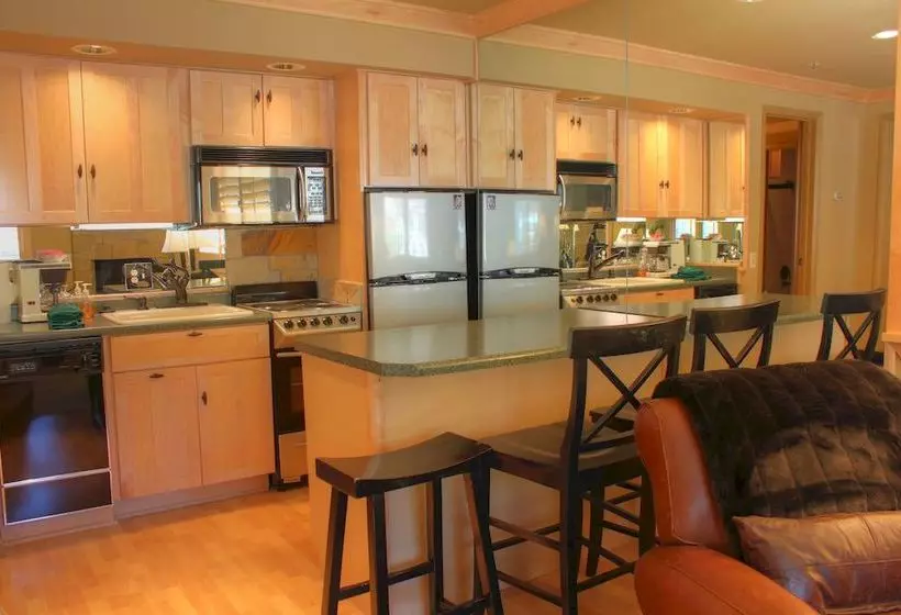 The Lodge At The Mountain Village By All Seasons Resort Lodging