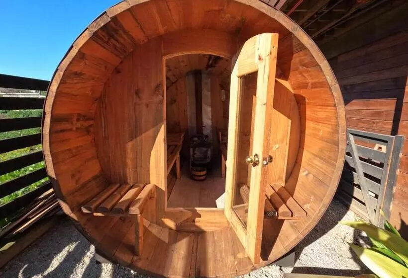 تختخواب و صبحانه Esfera Pichilemu   Lodge