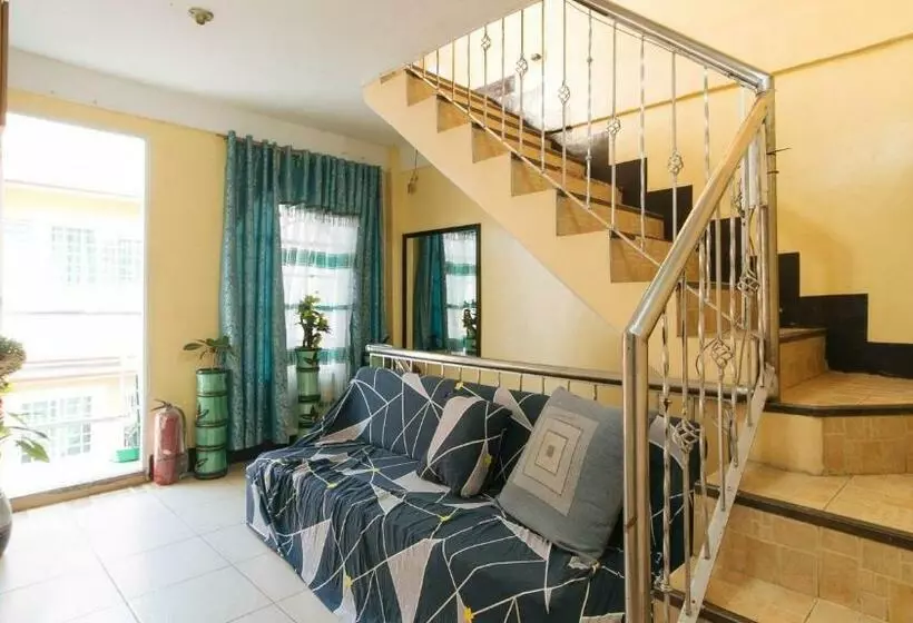 ホテル Cristian Jay Dormitory By Reddoorz