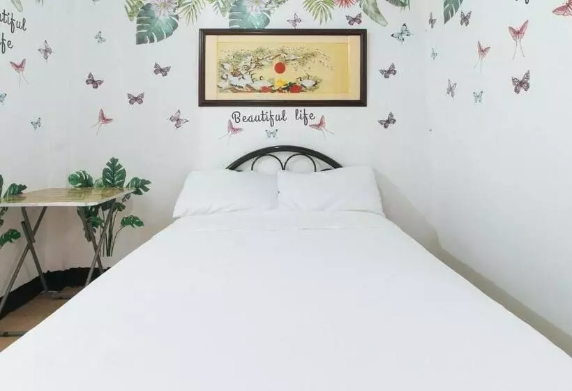 ホテル Cristian Jay Dormitory By Reddoorz