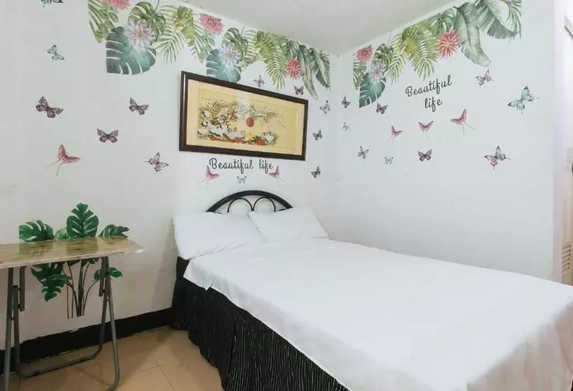 ホテル Cristian Jay Dormitory By Reddoorz