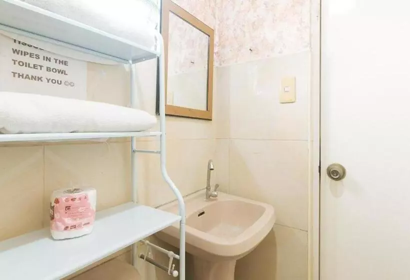 ホテル Cristian Jay Dormitory By Reddoorz