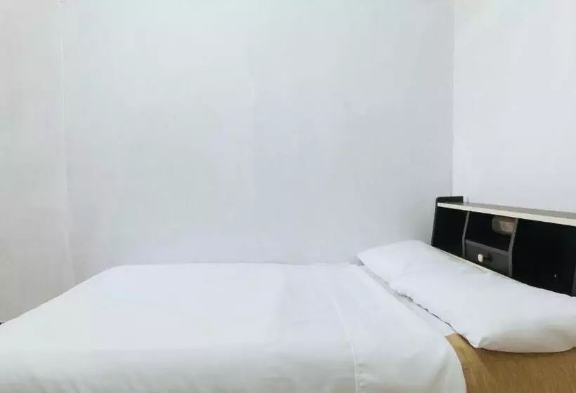 ホテル Cristian Jay Dormitory By Reddoorz