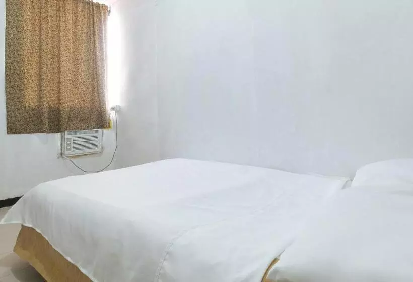 ホテル Cristian Jay Dormitory By Reddoorz