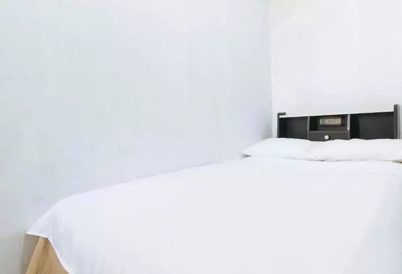 ホテル Cristian Jay Dormitory By Reddoorz