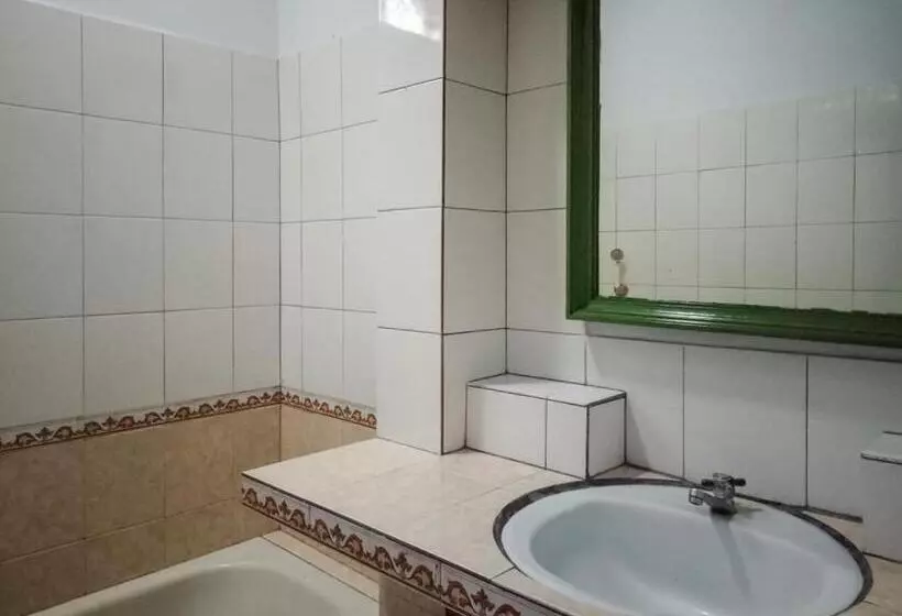 Hotelli Daton House Near Bali Zoo Ubud Mitra Reddoorz