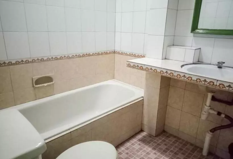 Hotelli Daton House Near Bali Zoo Ubud Mitra Reddoorz