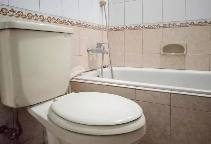 Hotelli Daton House Near Bali Zoo Ubud Mitra Reddoorz