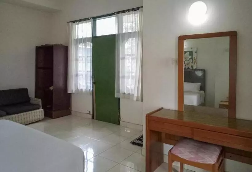 Hotelli Daton House Near Bali Zoo Ubud Mitra Reddoorz