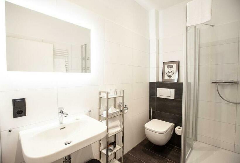 هتل Gästehaus Freches Perlhuhn