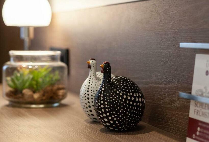 هتل Gästehaus Freches Perlhuhn