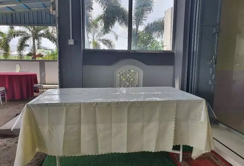 Hotelli Oyo 90404  Z Dirgahayu 313