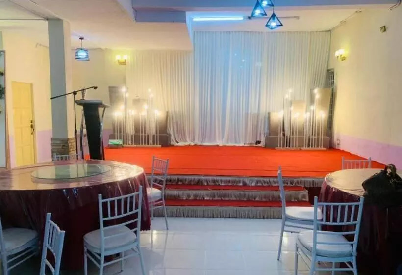 Hotelli Oyo 90404  Z Dirgahayu 313