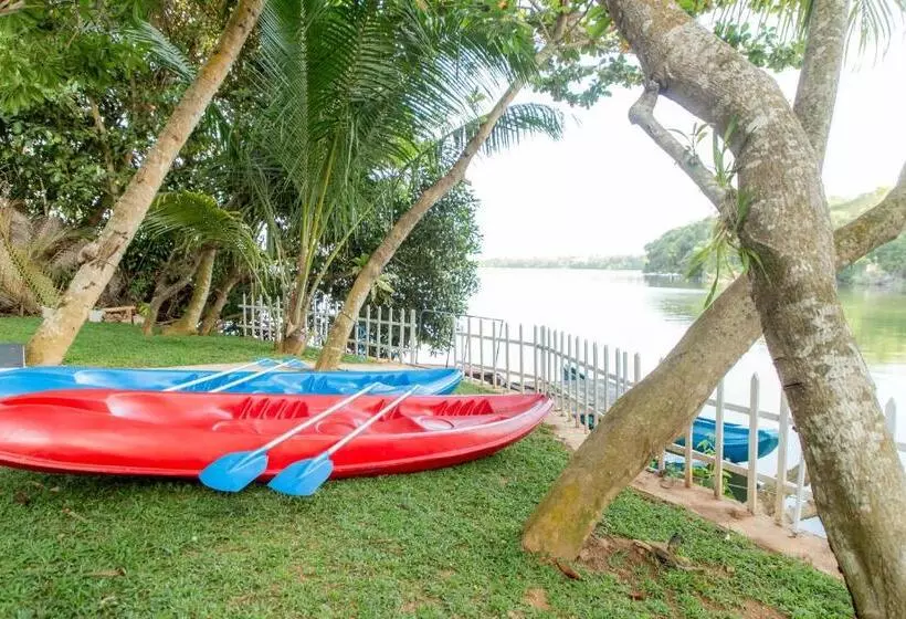 Hotelli Scenery River Star