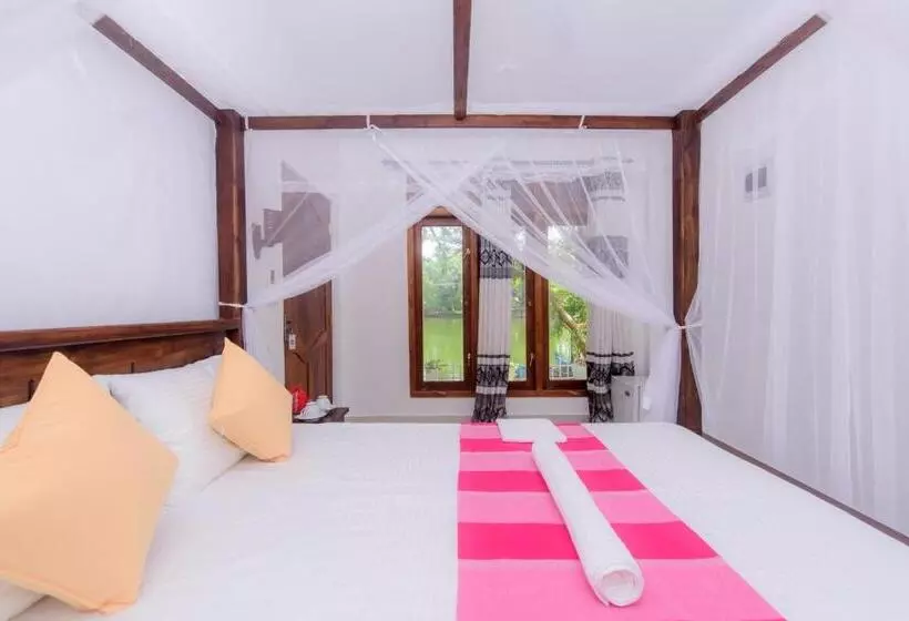 Hotelli Scenery River Star