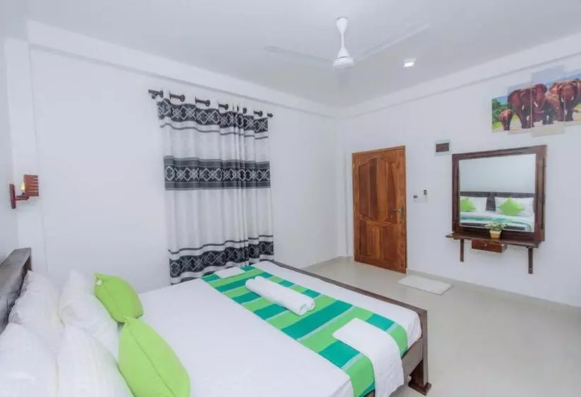 Hotelli Scenery River Star