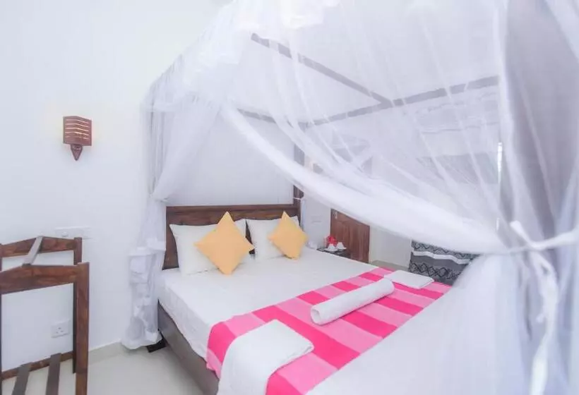 Hotelli Scenery River Star