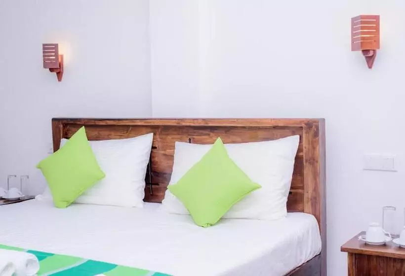 Hotelli Scenery River Star