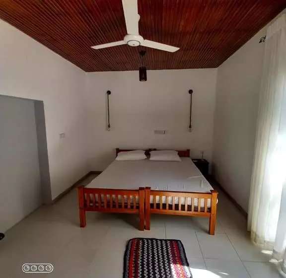 ペンション La Vira Beach Villa