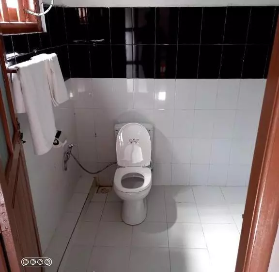 ペンション La Vira Beach Villa