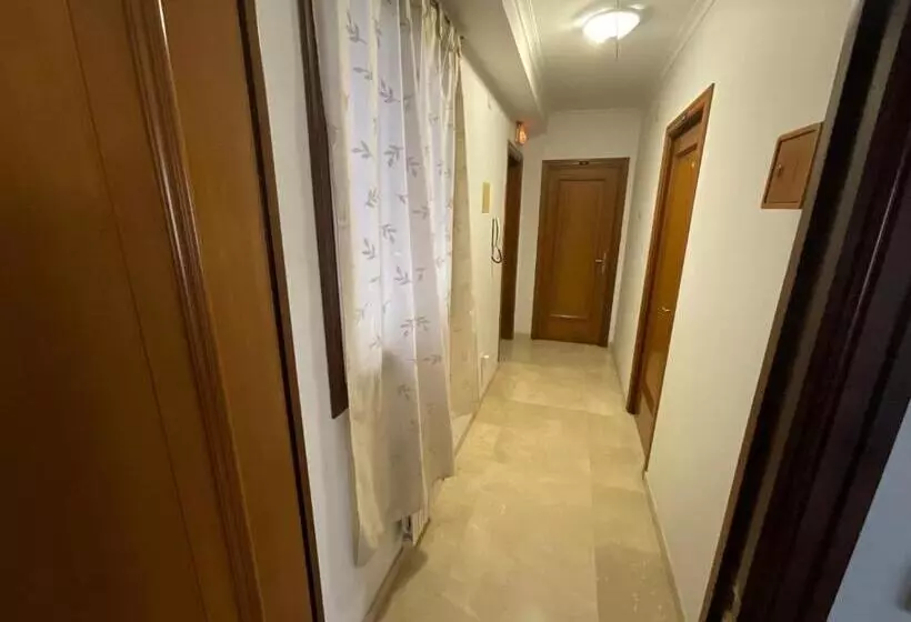 پانسیون Residencia Universidad