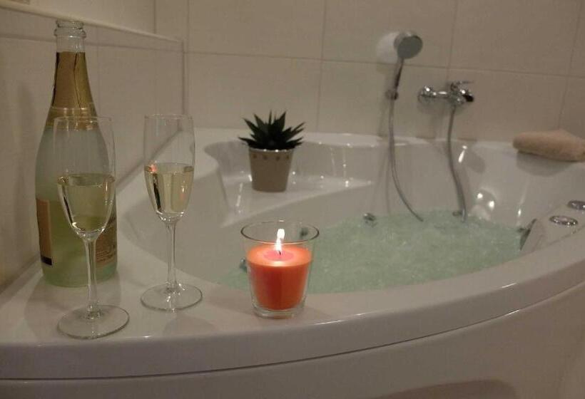 Отель Ferienwohnung Innenhof