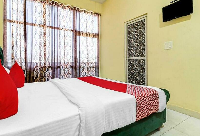 Hotel Oyo 83506 Delhi Guest House
