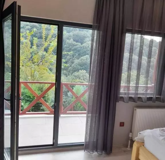Hotelli The Canyon Kartepe And Restoran