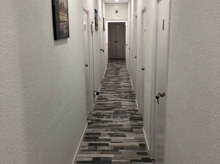 پانسیون Hostal Noche Y Dia