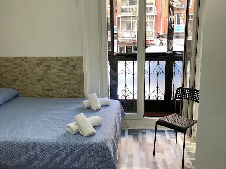 پانسیون Hostal Noche Y Dia