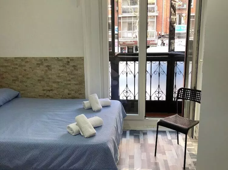 پانسیون Hostal Noche Y Dia