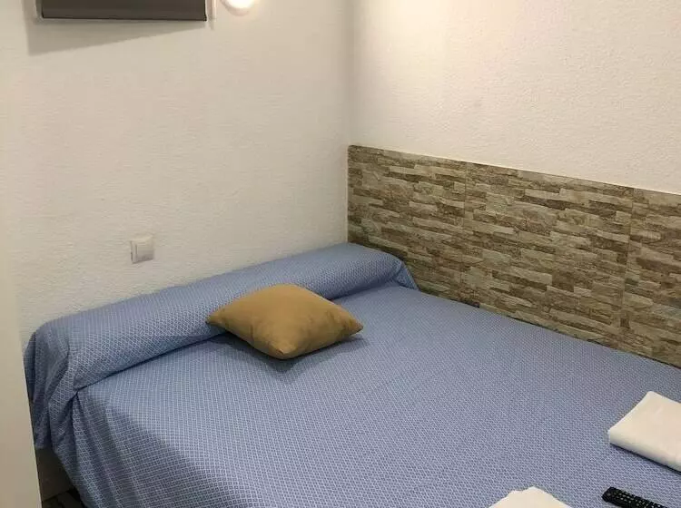 پانسیون Hostal Noche Y Dia