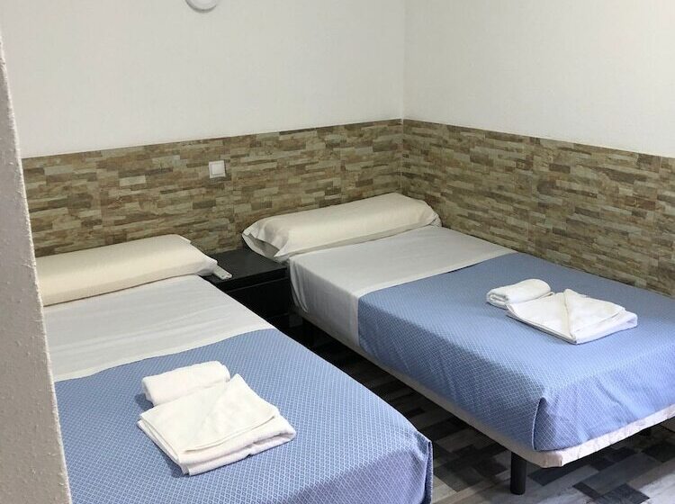 پانسیون Hostal Noche Y Dia