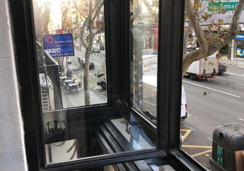 پانسیون Hostal Noche Y Dia