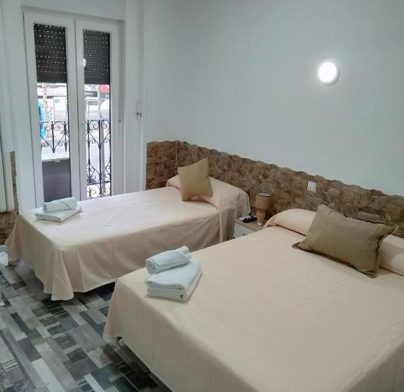 پانسیون Hostal Noche Y Dia