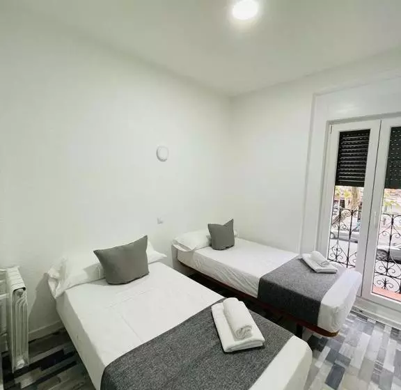 پانسیون Hostal Noche Y Dia