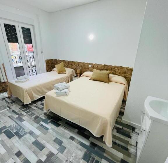 پانسیون Hostal Noche Y Dia