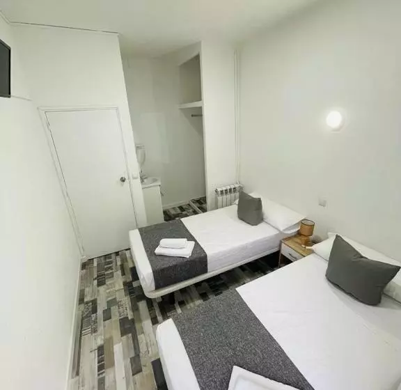 پانسیون Hostal Noche Y Dia