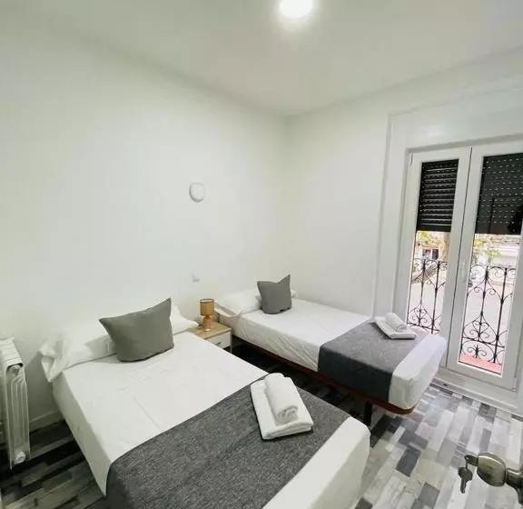 پانسیون Hostal Noche Y Dia