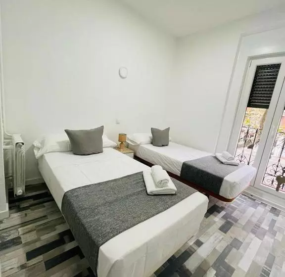 پانسیون Hostal Noche Y Dia